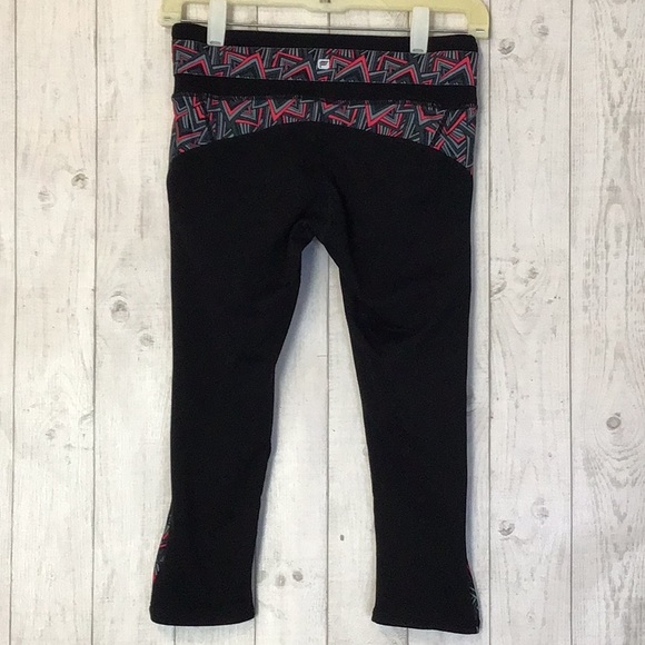 Women’s XS Black Fabletics Cropped Workout  Pants - Picture 2 of 4